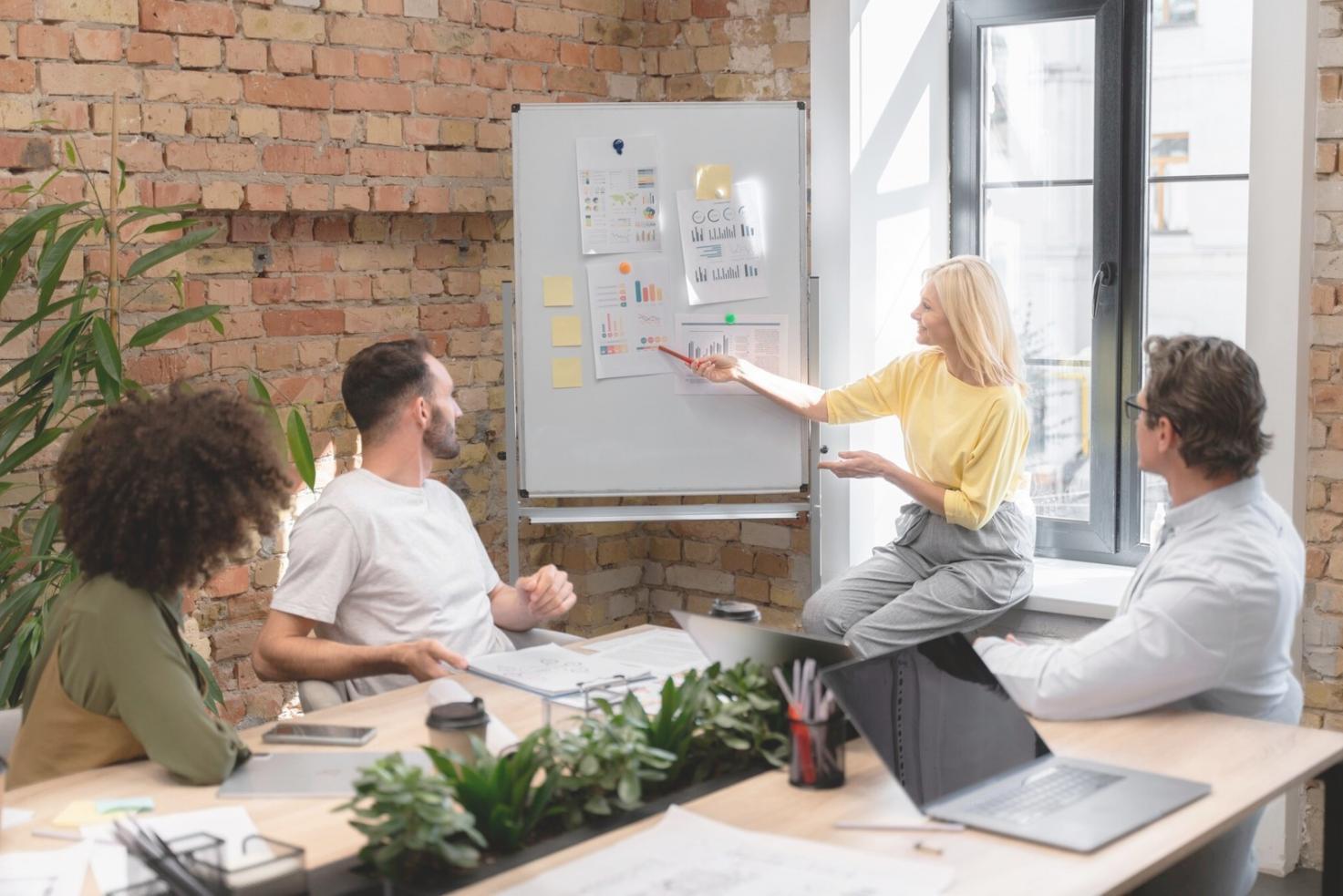 Espace de travail avec documents financiers